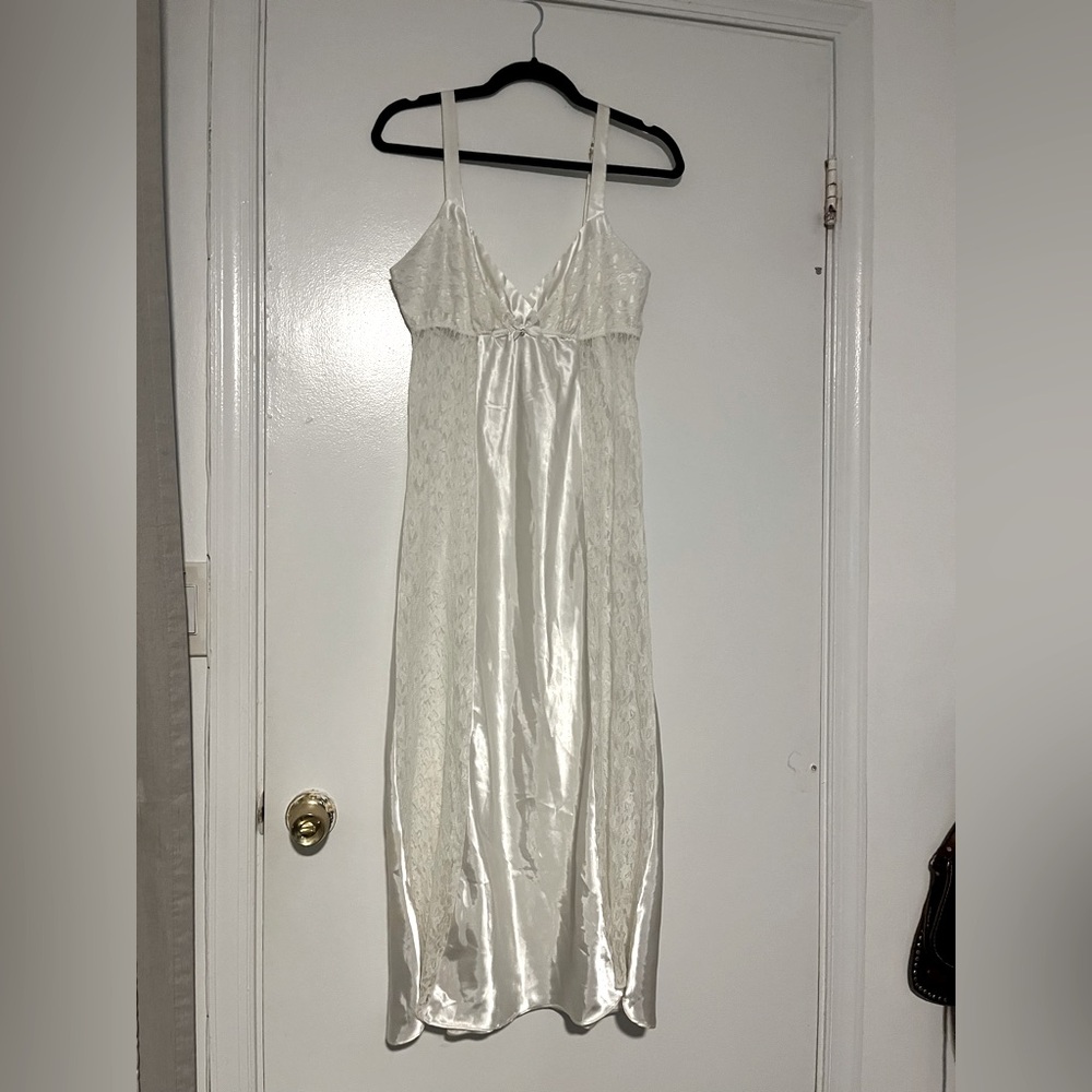 Vintage Flora Nikrooz Ivory Satin & Lace Slip Dress –‎ Size Medium